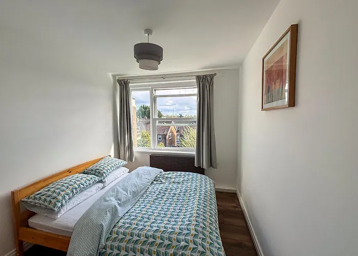 Two Bedroom Flat, North Oxford